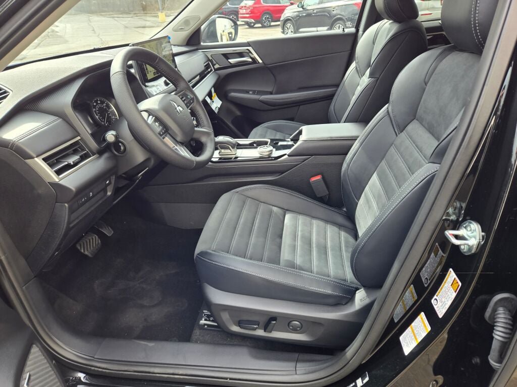 New 2026 Mitsubishi Outlander SE AWD/4WD image 15