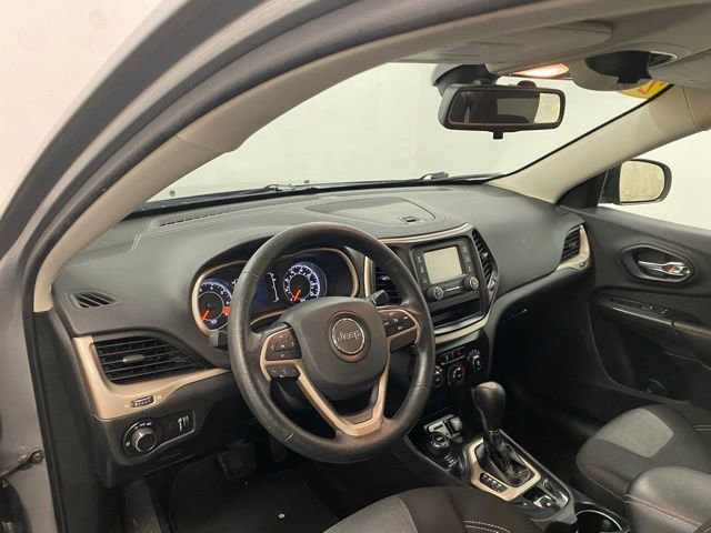 Used 2015 Jeep Cherokee Sport image 8