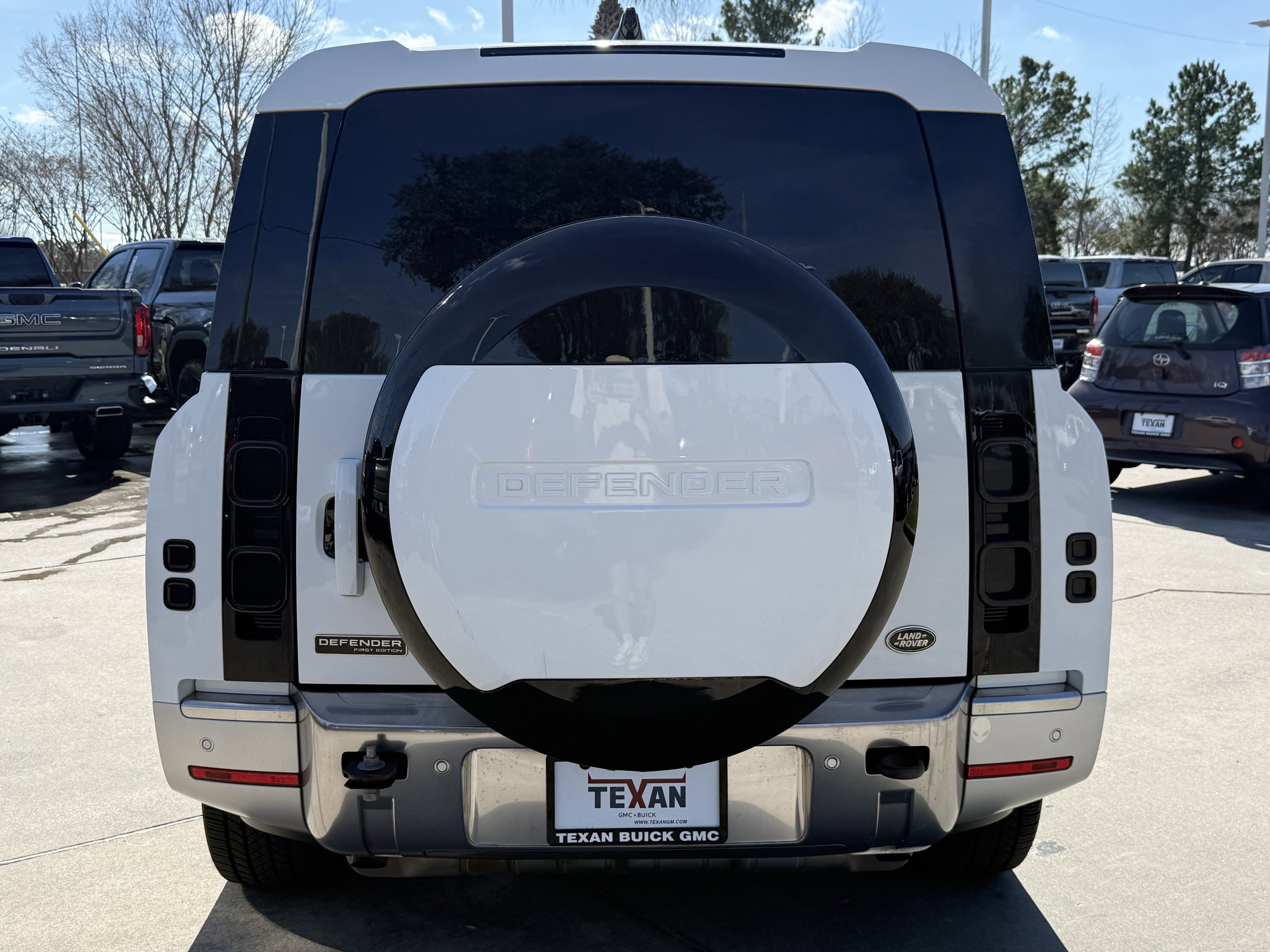 Used 2023 Land Rover Defender 130 First Edition image 6