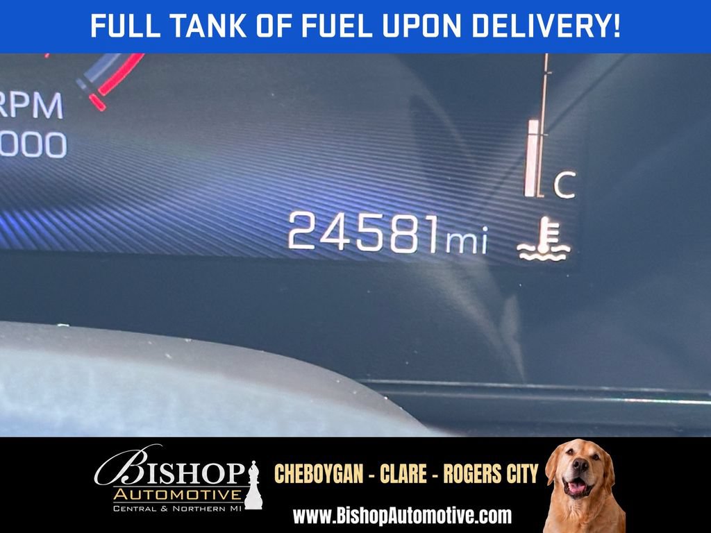 Used 2025 Chevrolet TrailBlazer LT AWD/4WD image 2