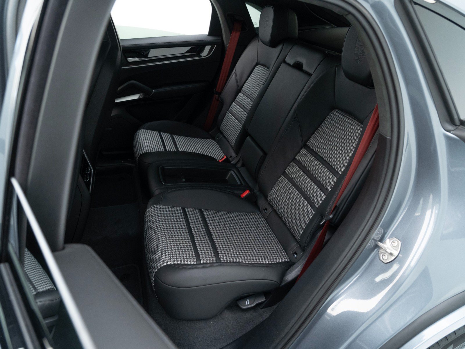 Used 2026 Porsche Cayenne GTS AWD/4WD image 30