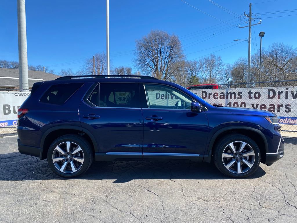 Used 2024 Honda Pilot Touring image 2