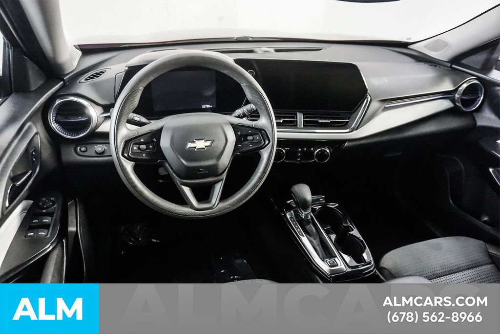 Used 2025 Chevrolet Trax LT FWD image 24