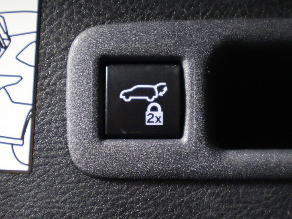 Used 2022 Toyota Sienna Limited AWD/4WD image 19