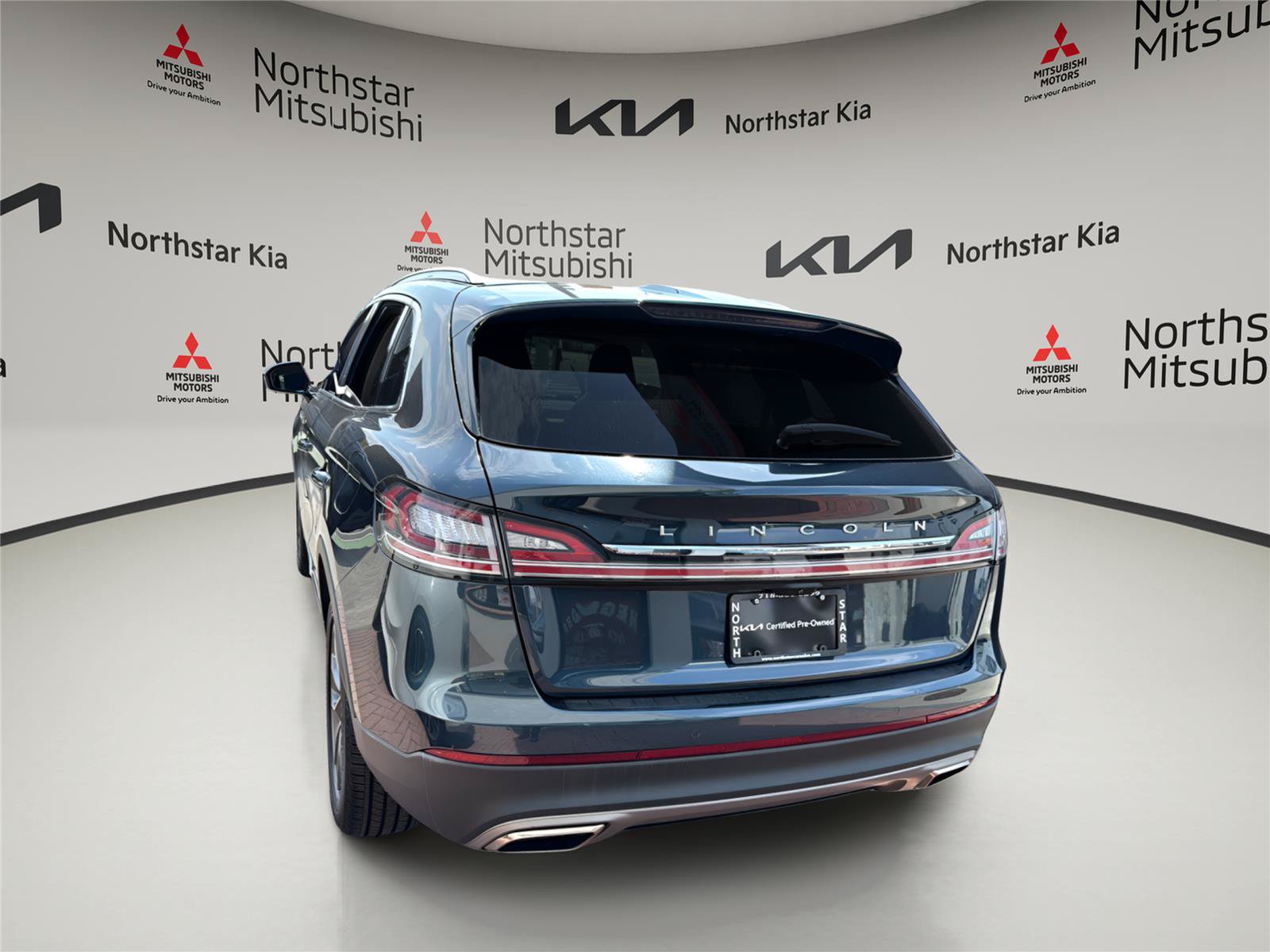 Used 2023 Lincoln Nautilus Reserve AWD/4WD image 3