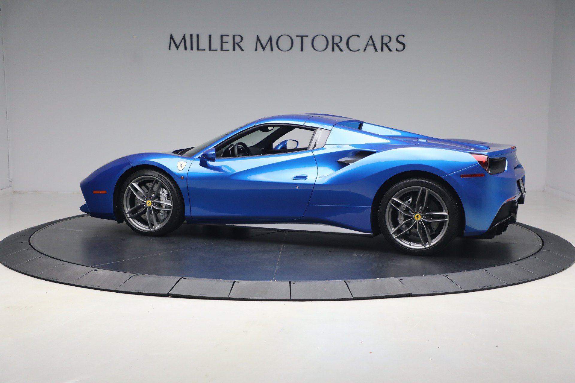 Used 2017 Ferrari 488 Spider RWD image 36