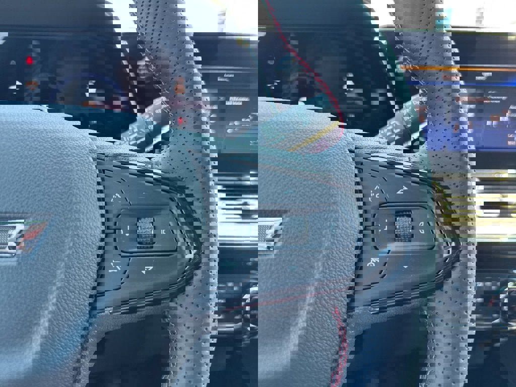 New 2025 Chevrolet Trax RS w/ Driver Confidence Package image 33