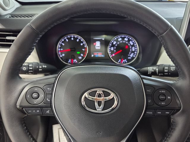 Used 2021 Toyota RAV4 XLE Premium FWD image 27