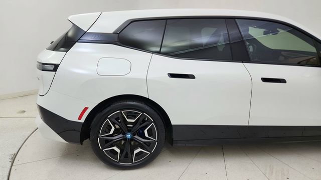 Used 2024 BMW iX xDrive50 w/ Premium Package AWD/4WD image 12