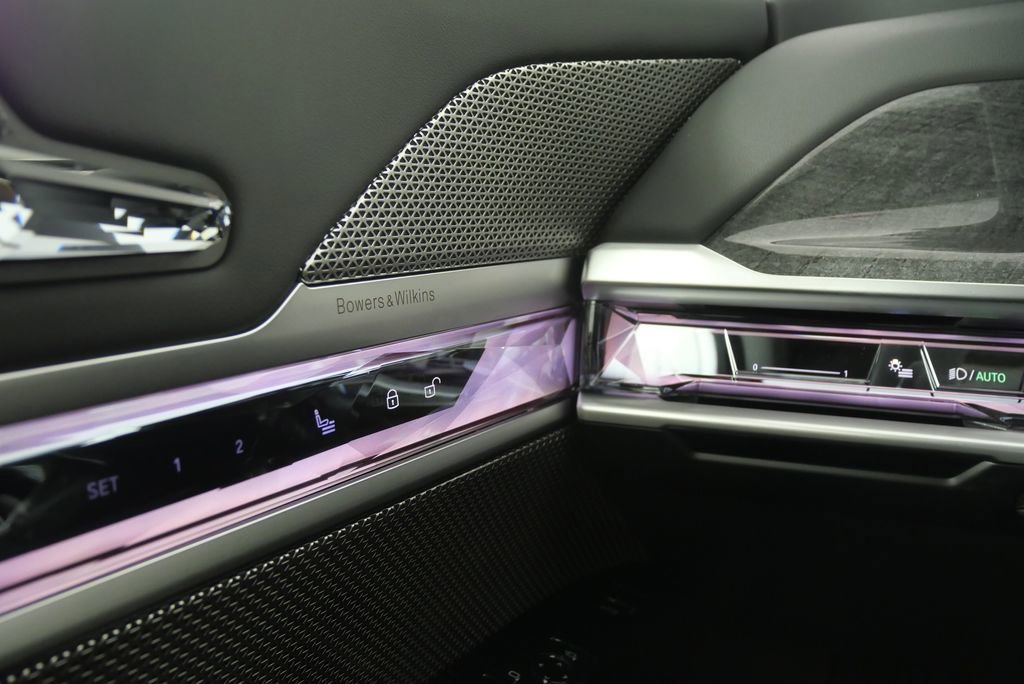 Used 2025 BMW i7 eDrive50 image 18