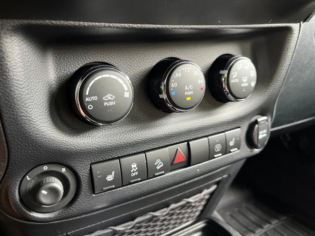Used 2014 Jeep Wrangler Unlimited Rubicon w/ Connectivity Group AWD/4WD image 26