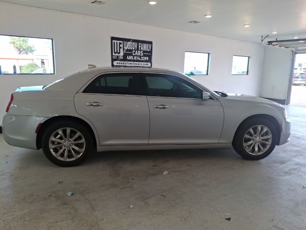 Used 2020 Chrysler 300 Limited image 8