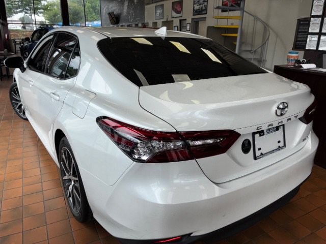Used 2022 Toyota Camry XLE FWD image 6