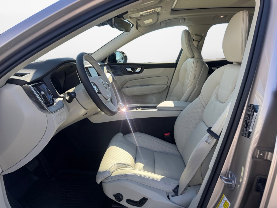 New 2025 Volvo XC60 B5 Ultra w/ Protection Package Premier image 9