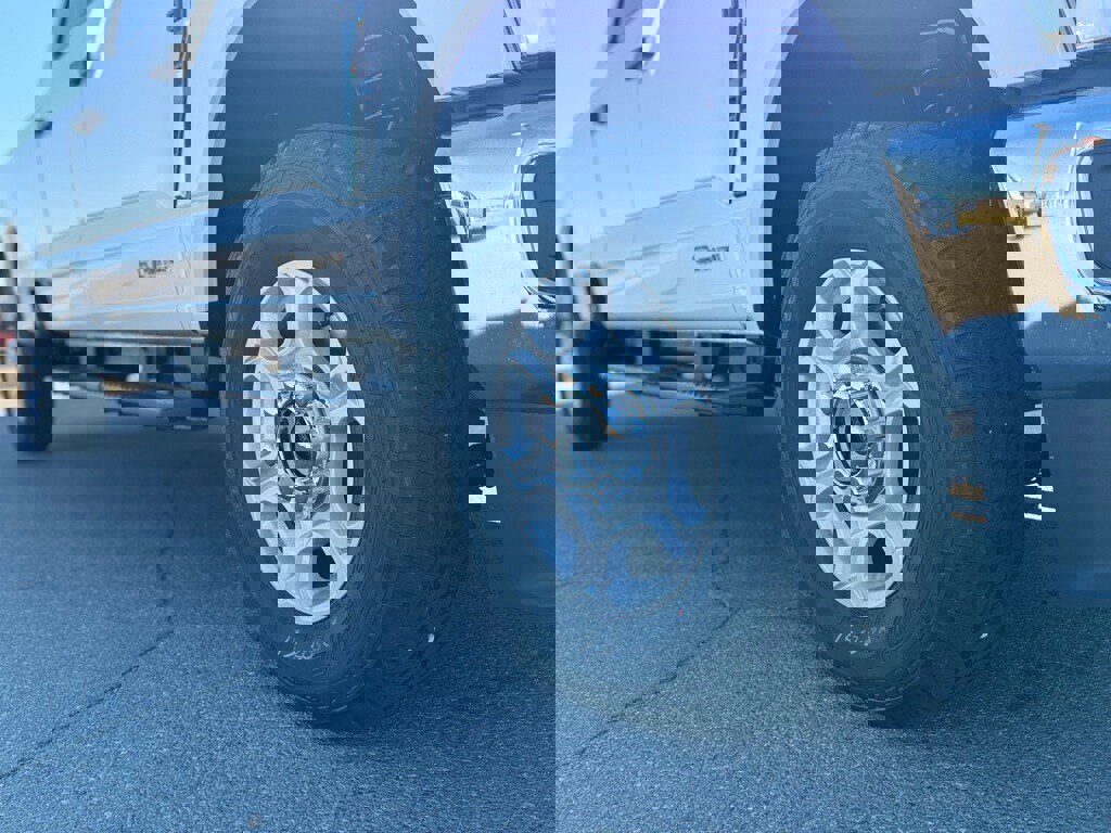 New 2026 Ford F250 XLT w/ FX4 Off-Road Package image 2