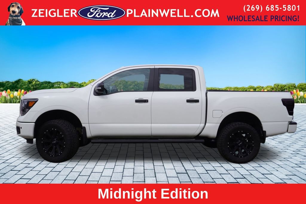 Used 2018 Nissan Titan SL w/ Midnight Edition image 2