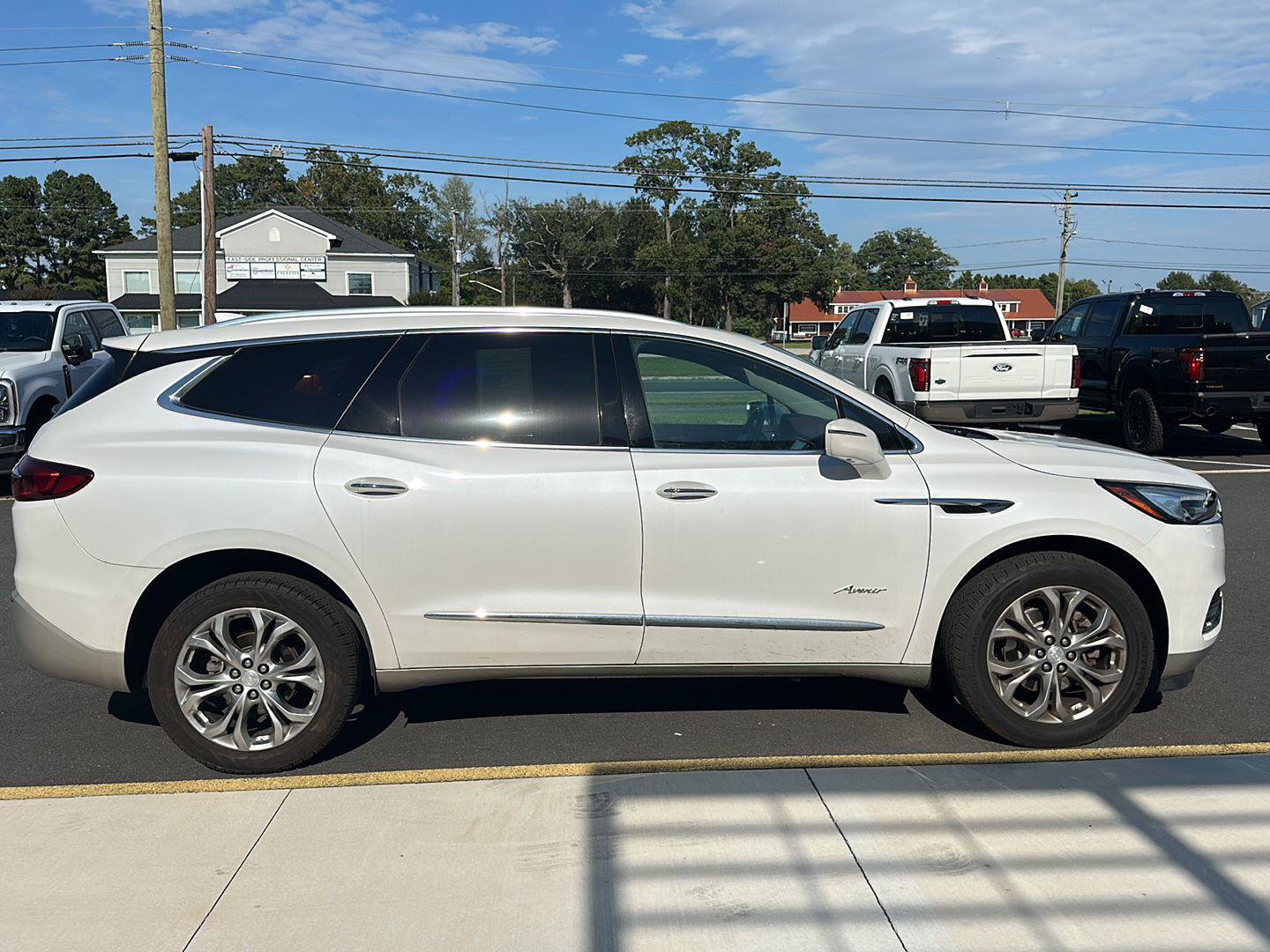 Used 2019 Buick Enclave Avenir w/ Avenir Technology Package AWD/4WD image 4