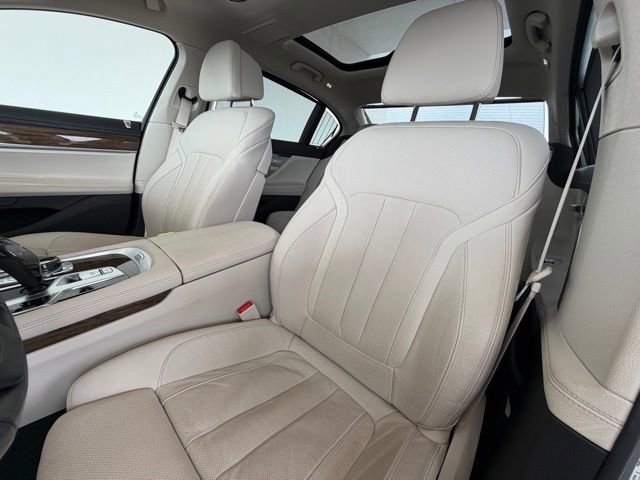 Used 2019 BMW 740i w/ Executive Package image 29
