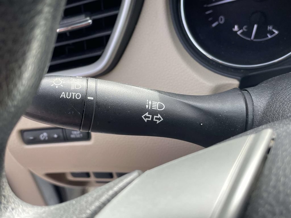Used 2016 Nissan Rogue SV w/ SV Premium Package FWD image 30