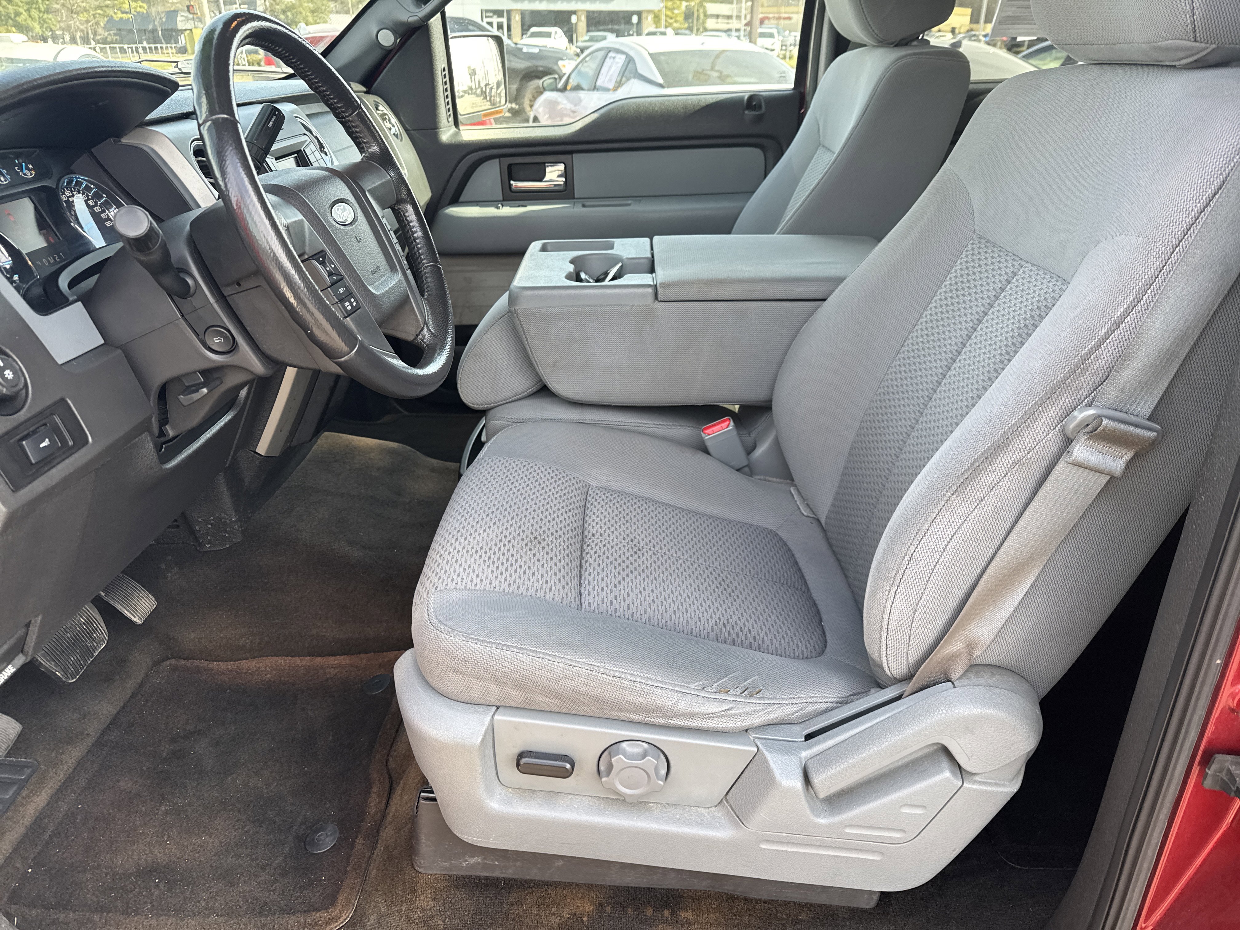 Used 2013 Ford F150 XLT w/ Luxury Equipment Group image 10