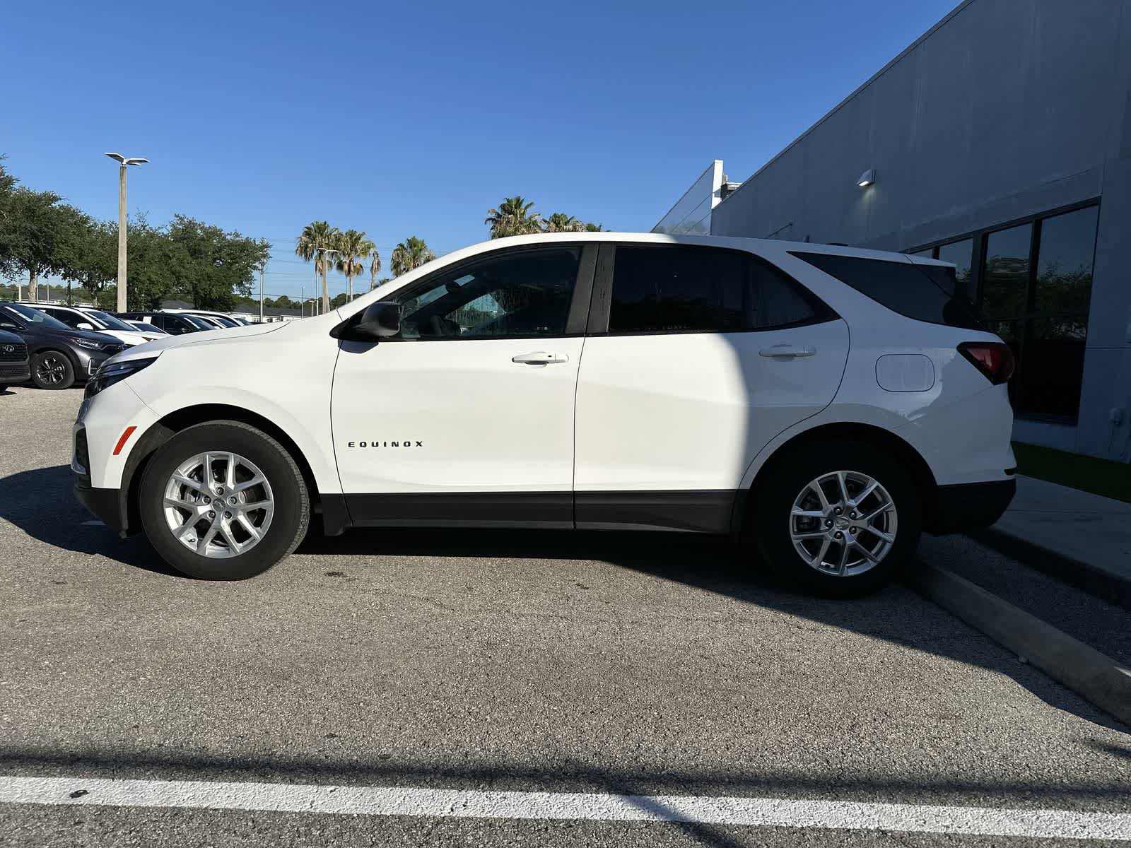 Used 2023 Chevrolet Equinox LS w/ LS Convenience Package FWD image 5