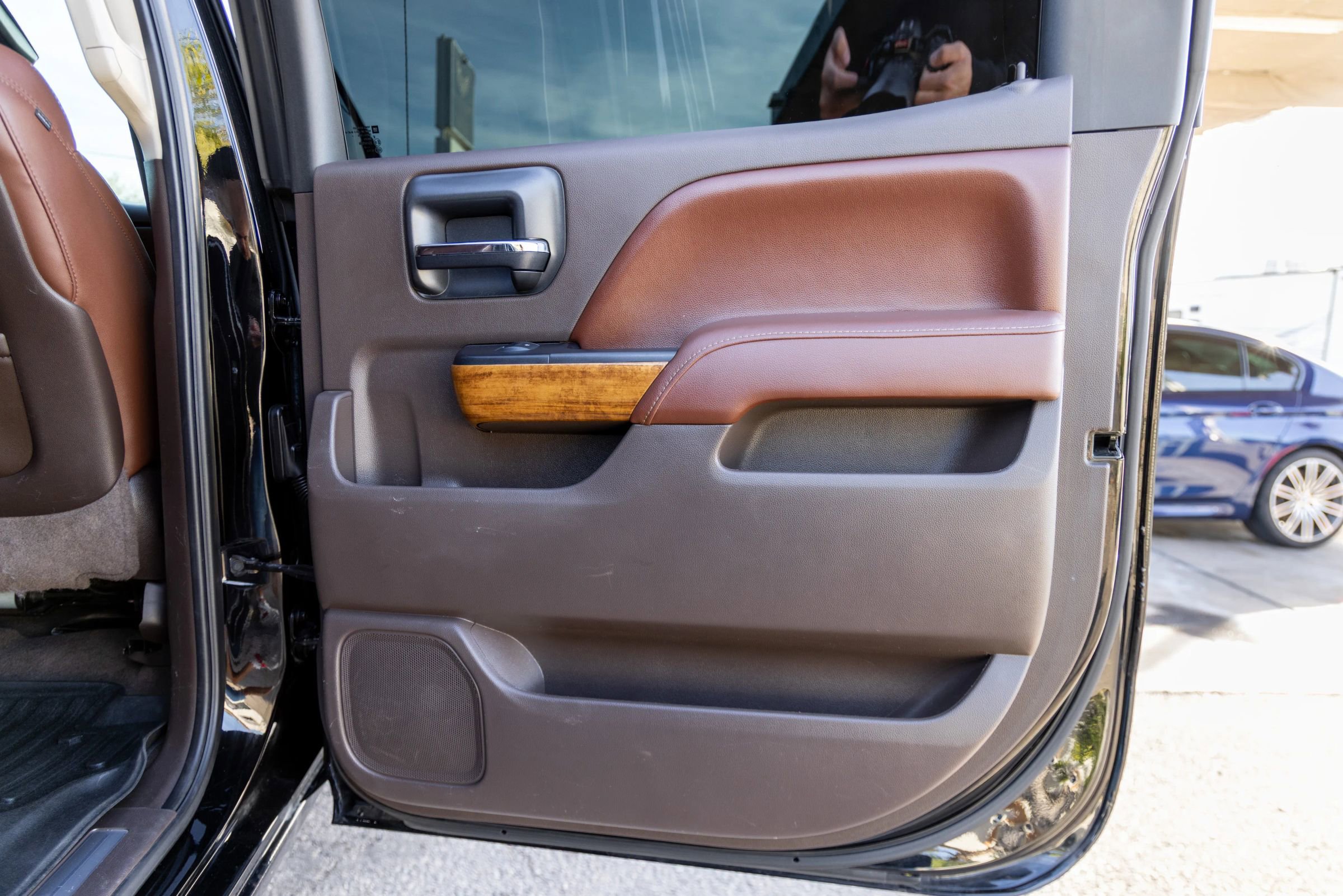 Used 2015 Chevrolet Silverado 1500 High Country image 18