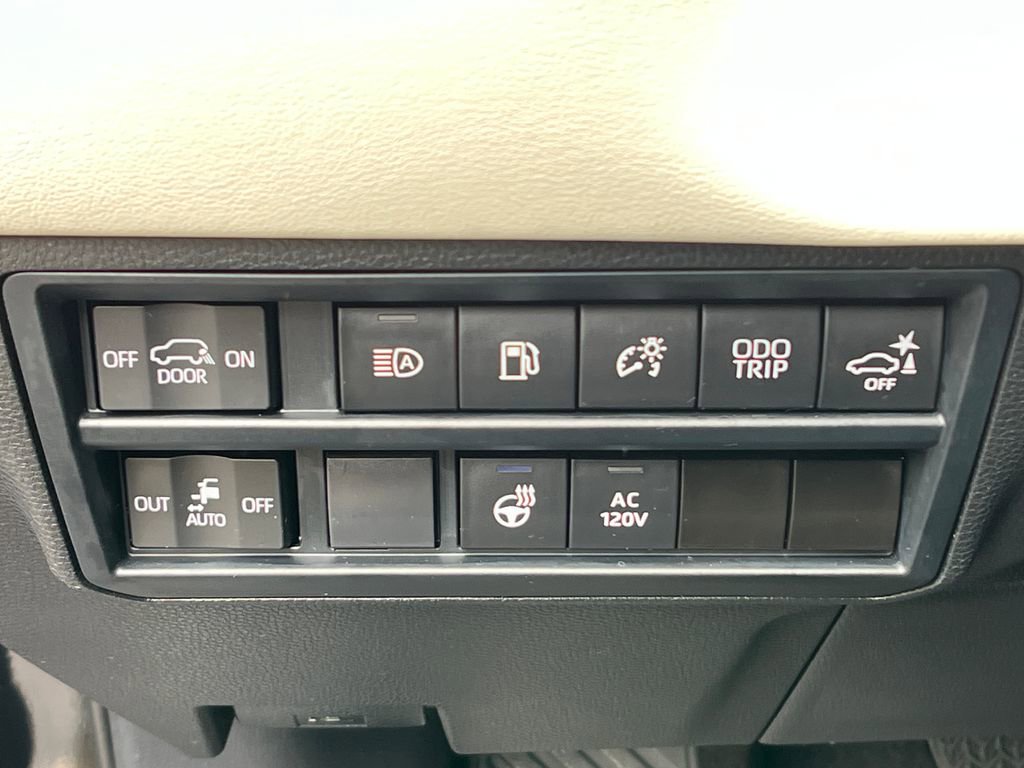 Used 2023 Toyota Sequoia Capstone AWD/4WD image 30