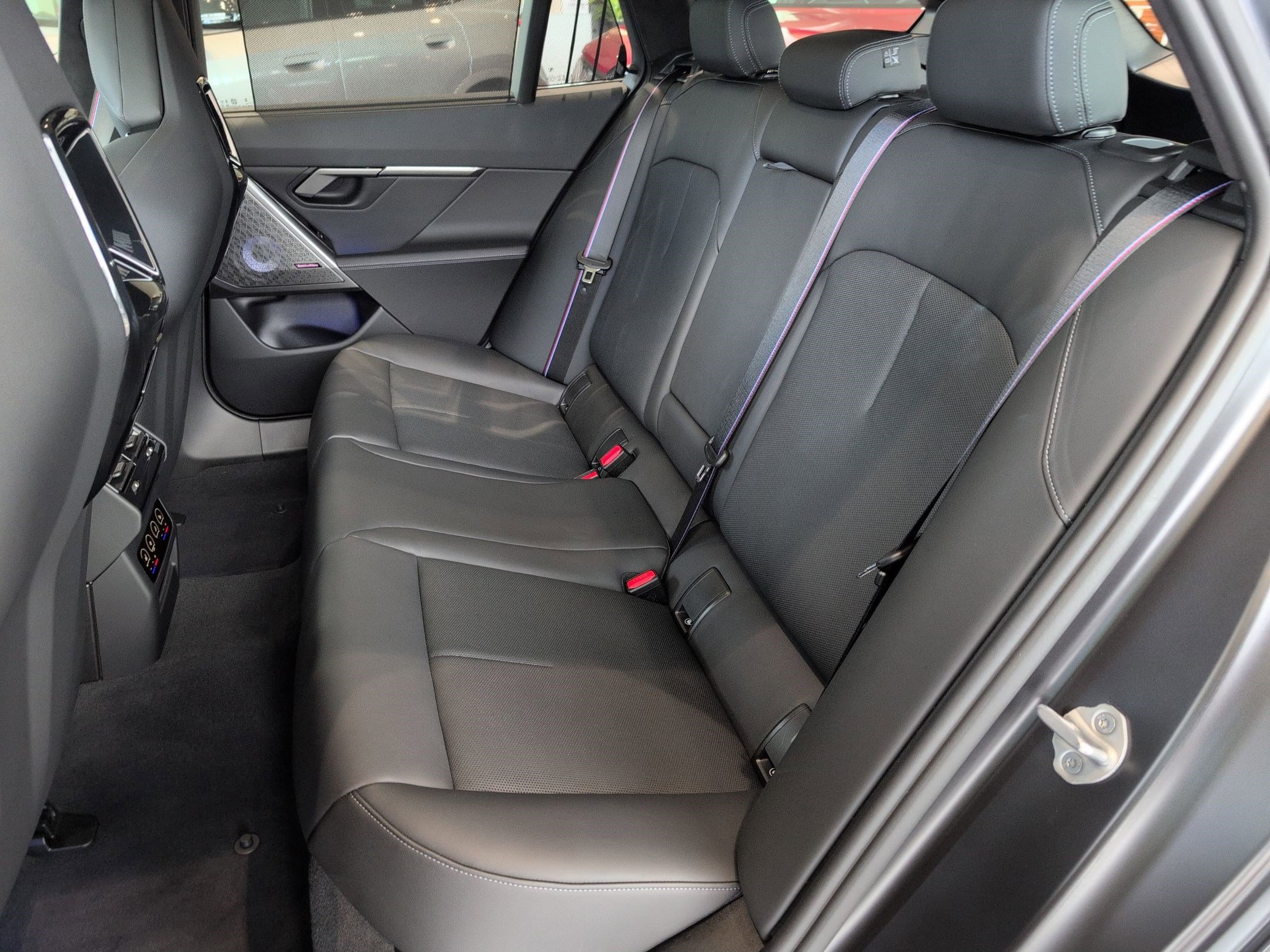 Used 2025 BMW M5 Touring w/ Executive Package image 31