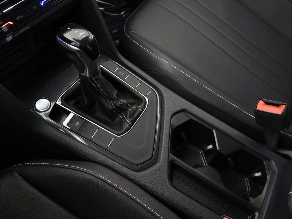 Used 2022 Volkswagen Tiguan SE w/ Panoramic Sunroof Package image 51