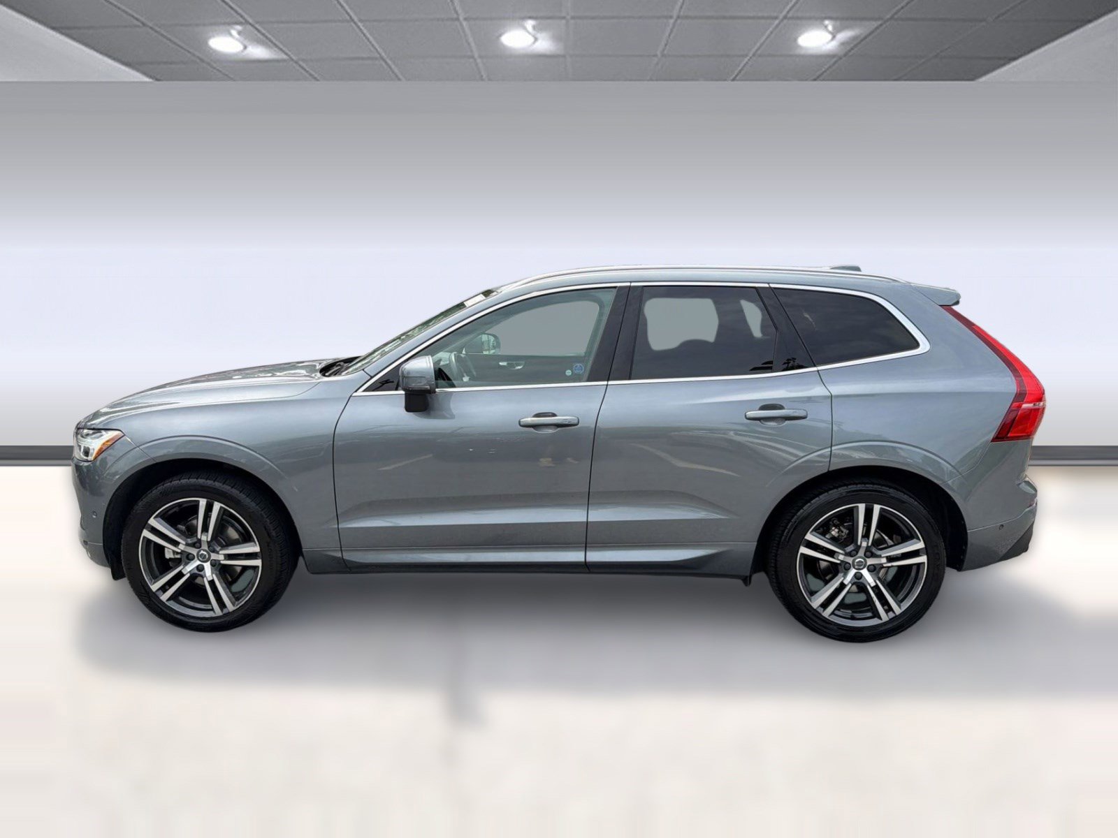 Used 2019 Volvo XC60 T5 Momentum w/ Premium Package FWD image 2