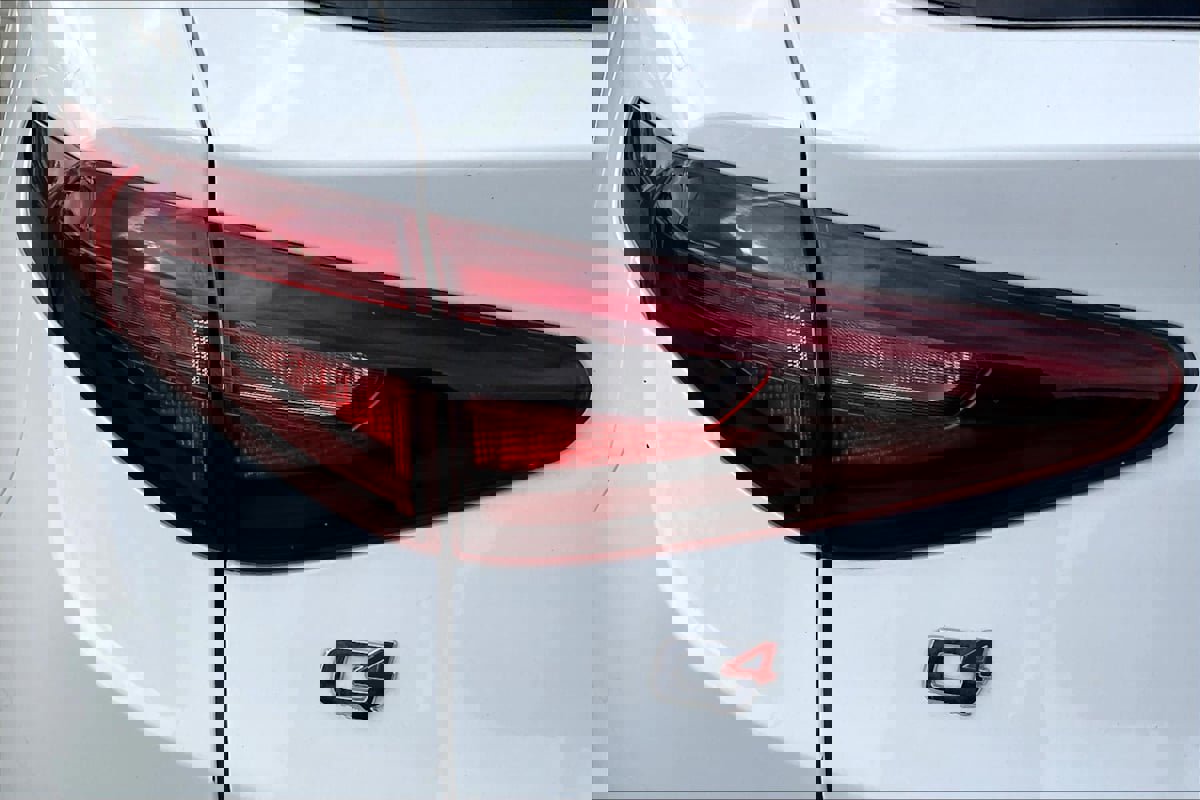 Used 2018 Alfa Romeo Stelvio AWD image 29