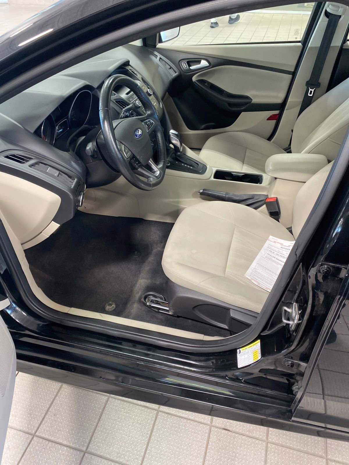 Used 2015 Ford Focus SE w/ SE Sport Package FWD image 5