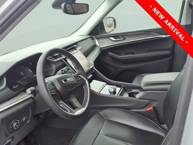 Used 2023 Jeep Grand Cherokee Limited w/ Black Appearance Package AWD/4WD image 11