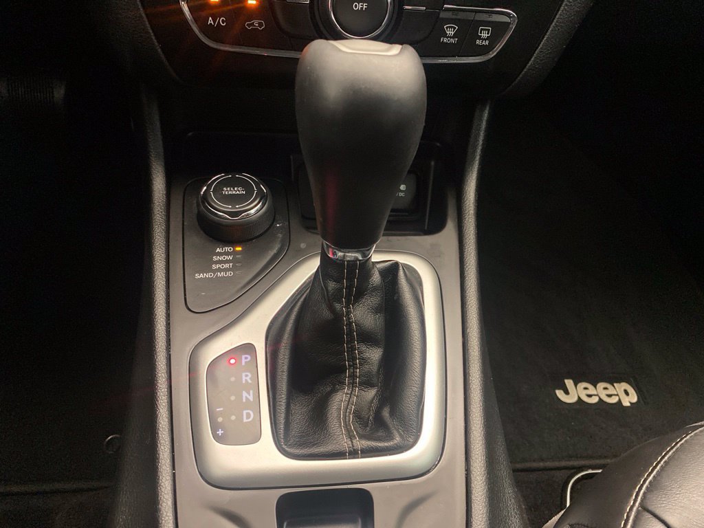Used 2018 Jeep Cherokee Latitude Plus w/ Trailer Tow Group AWD/4WD image 17