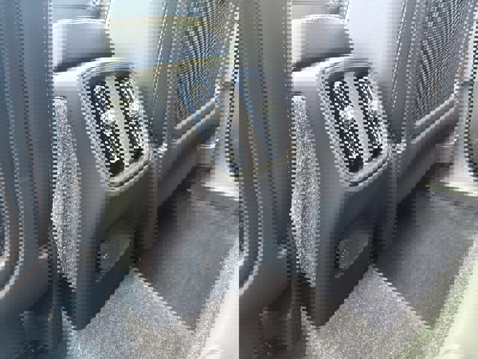 Used 2025 Volvo XC40 B5 Plus image 26