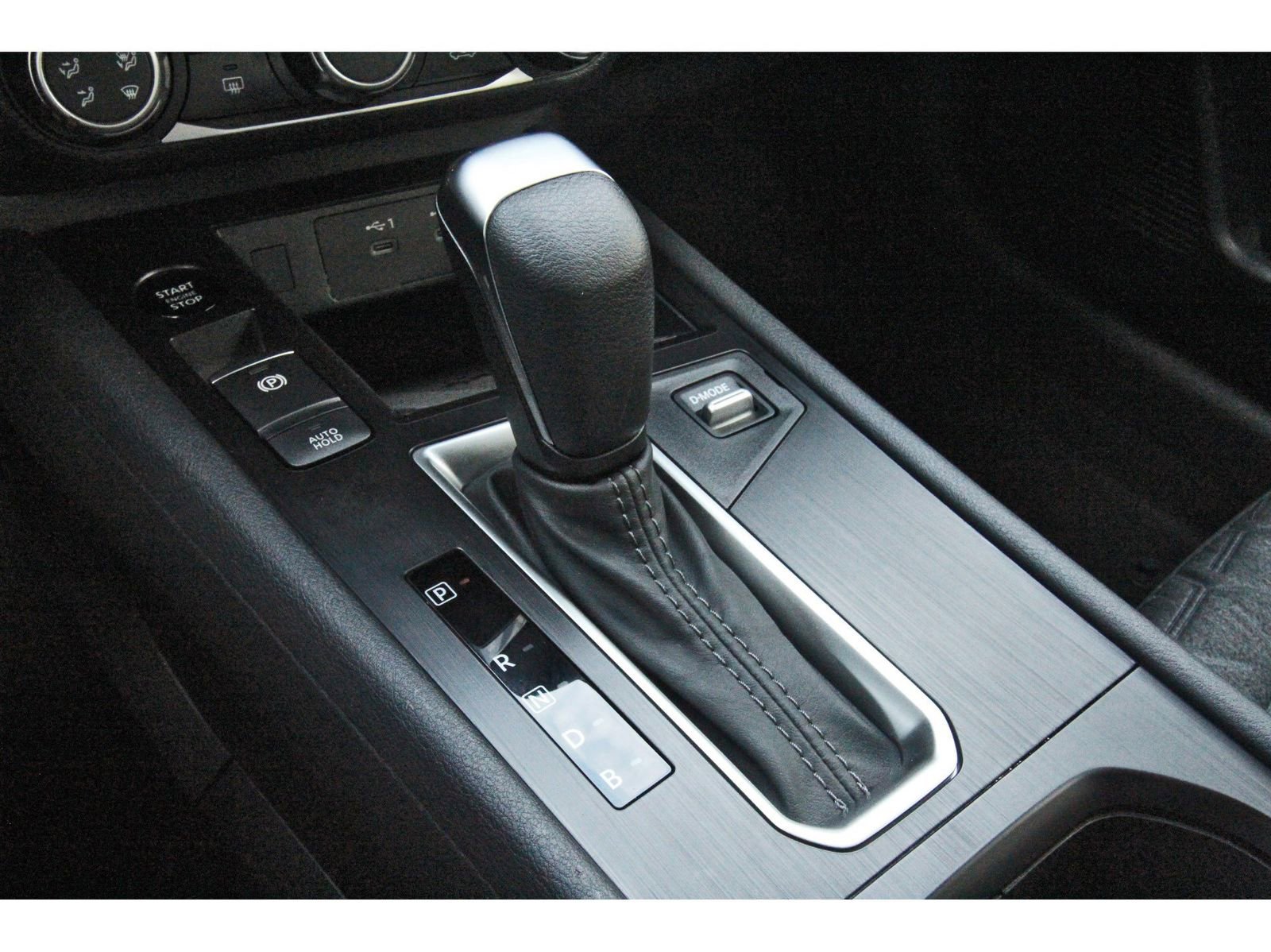 Certified 2025 Nissan Kicks SV image 26