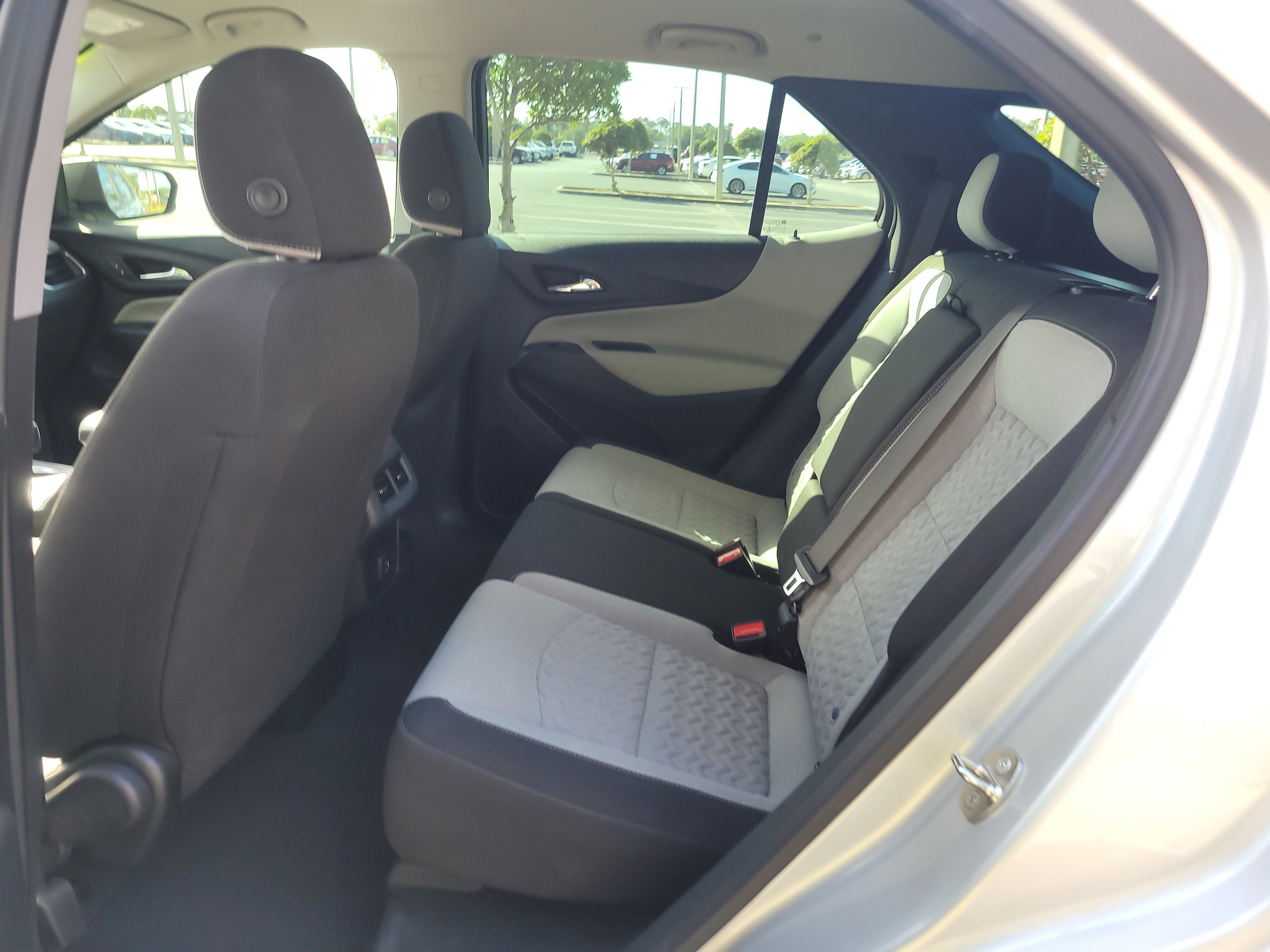 Used 2022 Chevrolet Equinox LS FWD image 14