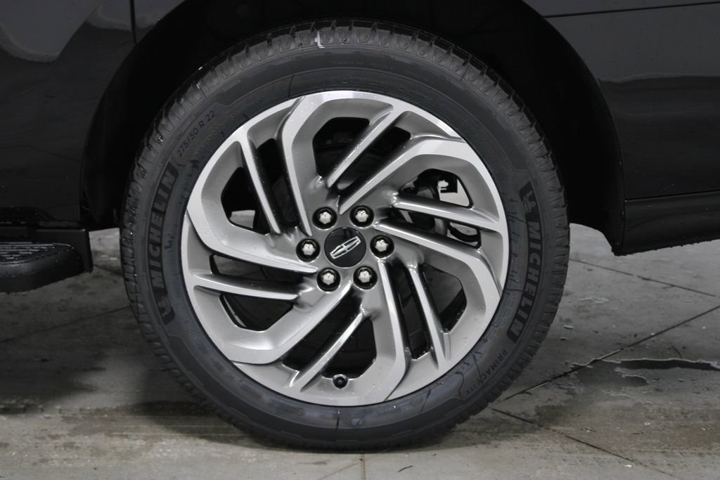 New 2026 Lincoln Navigator L Premier AWD/4WD image 18