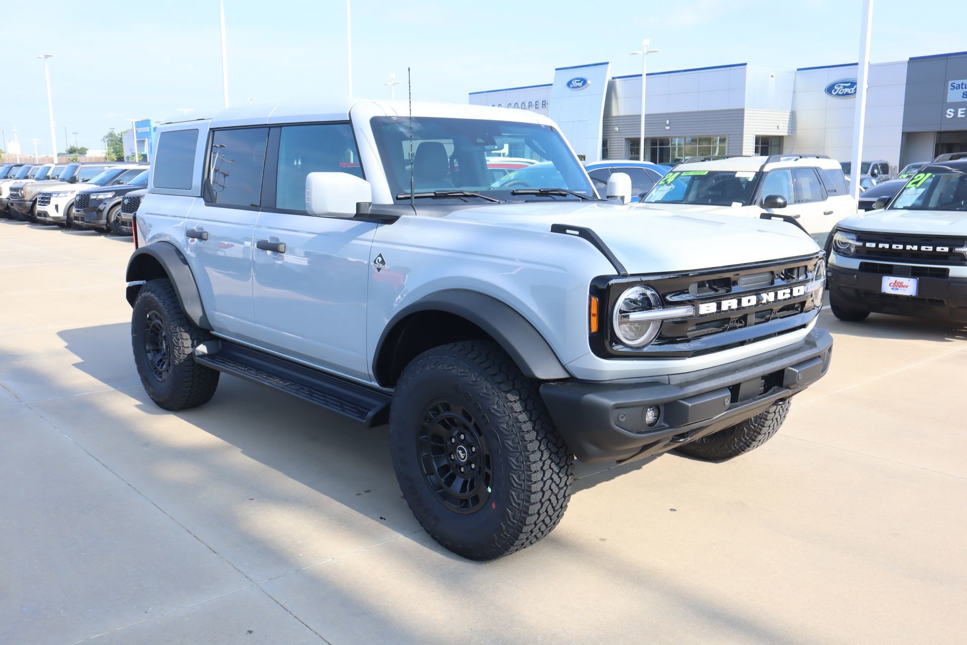 New 2026 Ford Bronco Outer Banks w/ Sasquatch Package