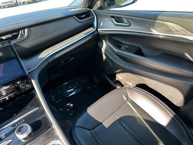 Used 2024 Jeep Grand Cherokee L Limited w/ Black Appearance Package AWD/4WD image 23