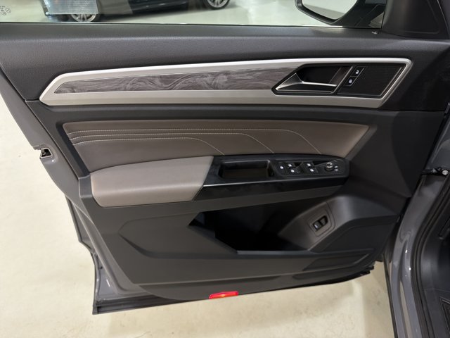 Certified 2021 Volkswagen Atlas Cross Sport SE w/ Panoramic Sunroof Package AWD/4WD image 18