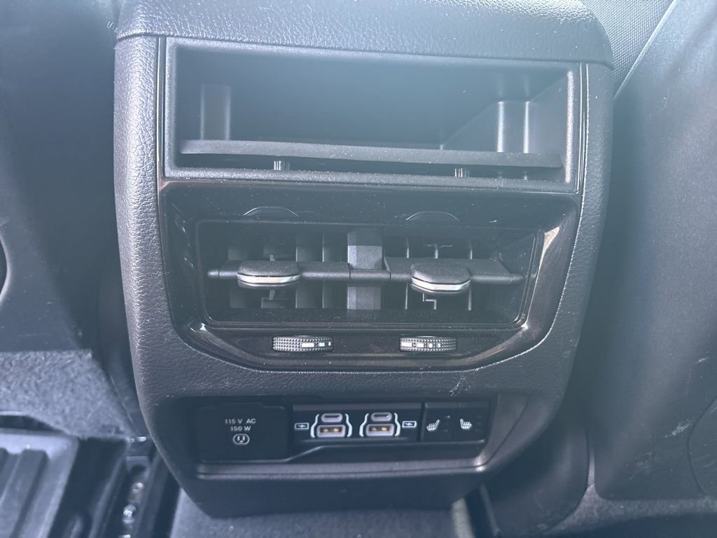 Used 2023 Jeep Grand Cherokee Limited w/ Black Appearance Package image 32