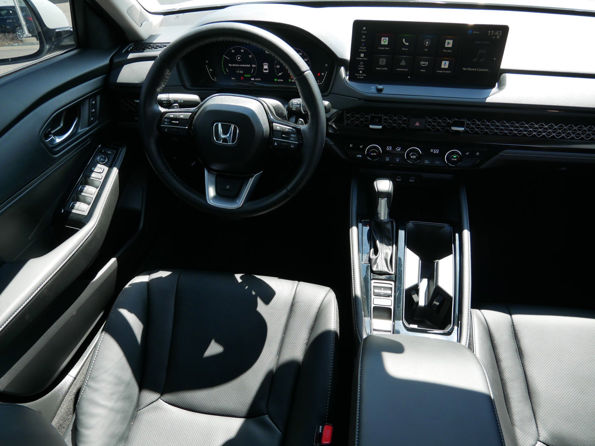 Used 2025 Honda Accord Touring image 9