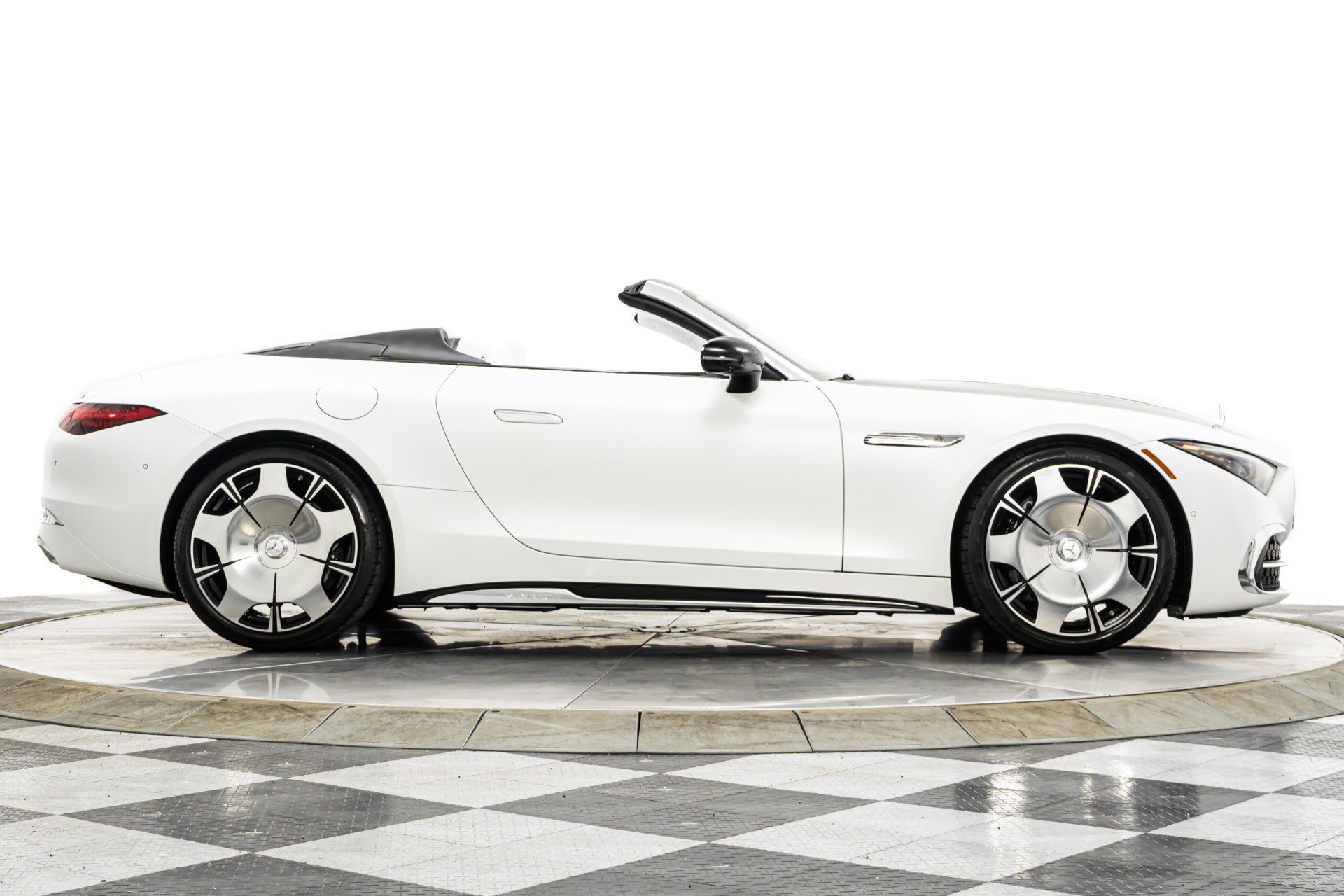 Used 2026 Mercedes-Benz Maybach SL 680 image 52