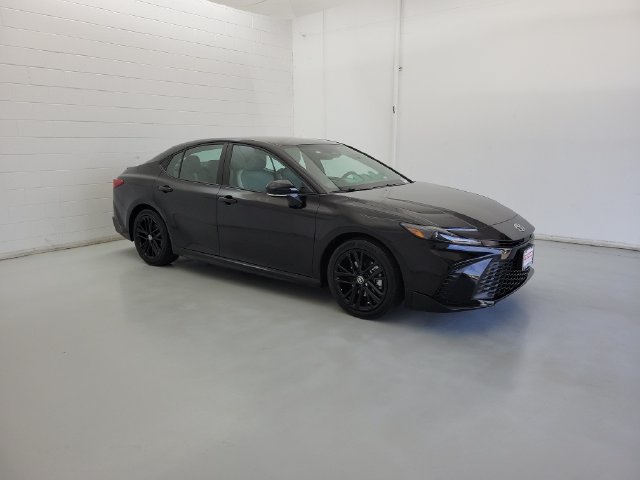 Used 2025 Toyota Camry SE w/ Convenience Package FWD image 3