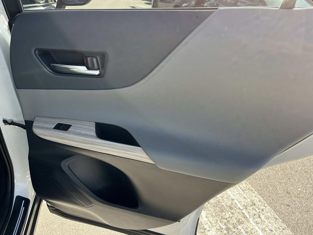 Used 2024 Toyota Venza XLE image 22