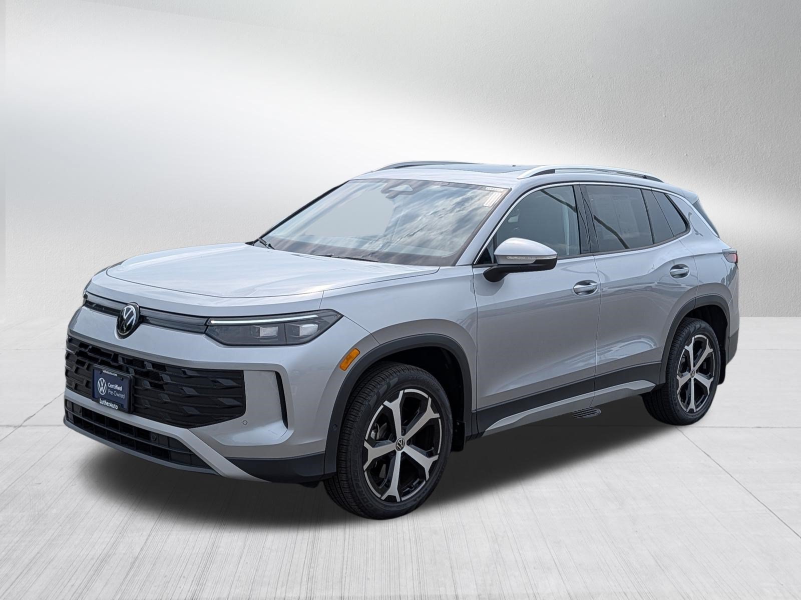 Certified 2026 Volkswagen Tiguan SE AWD/4WD image 3