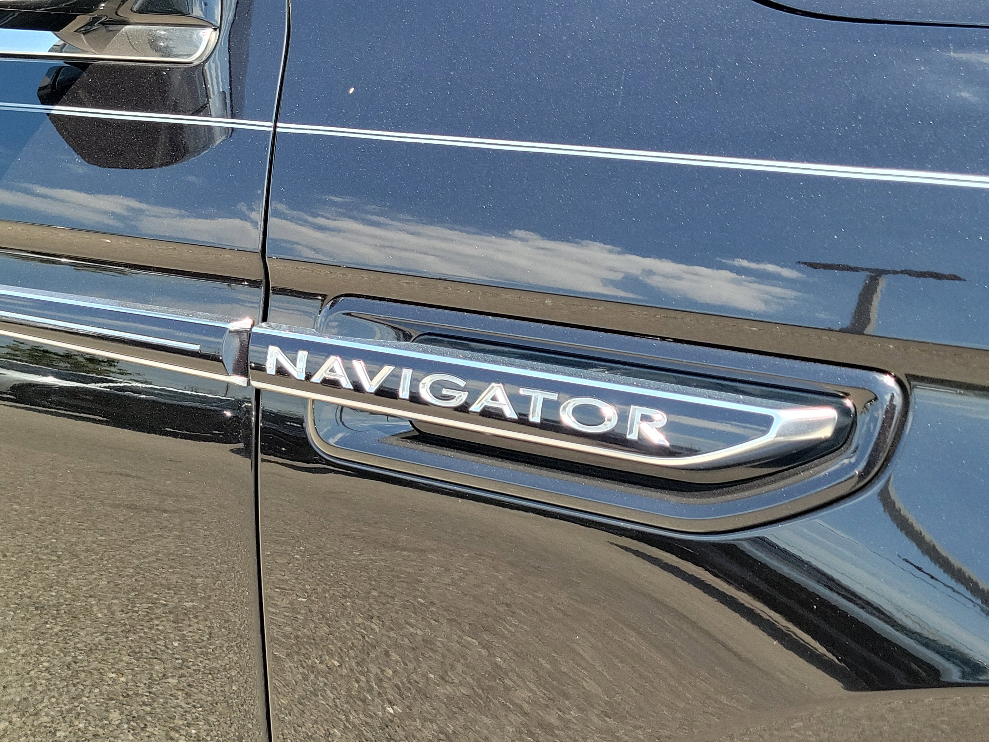 Used 2020 Lincoln Navigator Reserve w/ Equipment Group 208A Reserve image 9