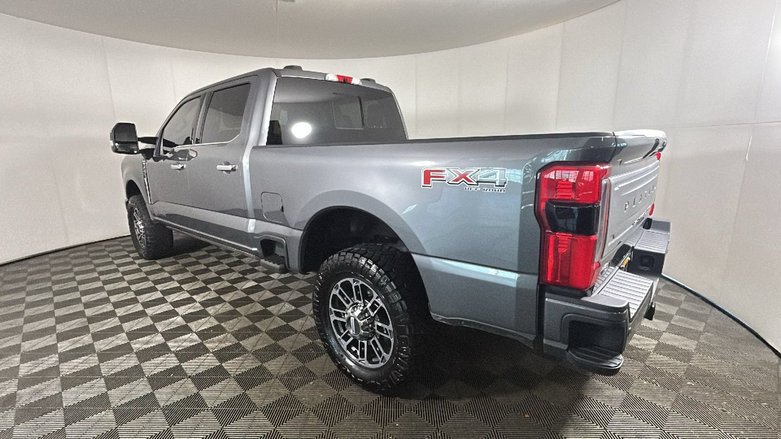 Used 2024 Ford F250 Platinum AWD/4WD image 5