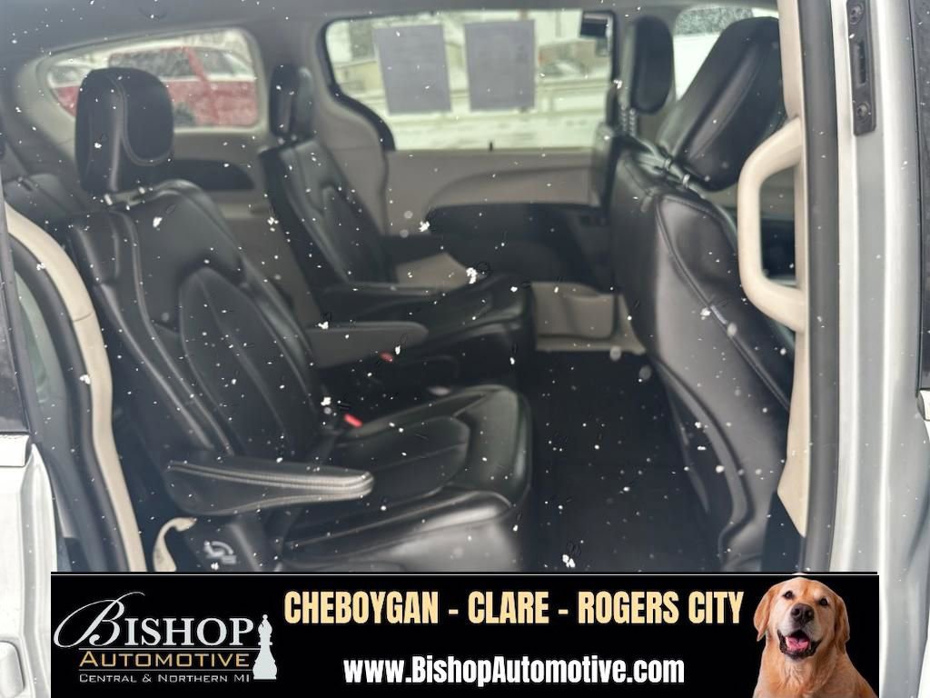 Used 2024 Chrysler Pacifica Touring-L FWD image 30